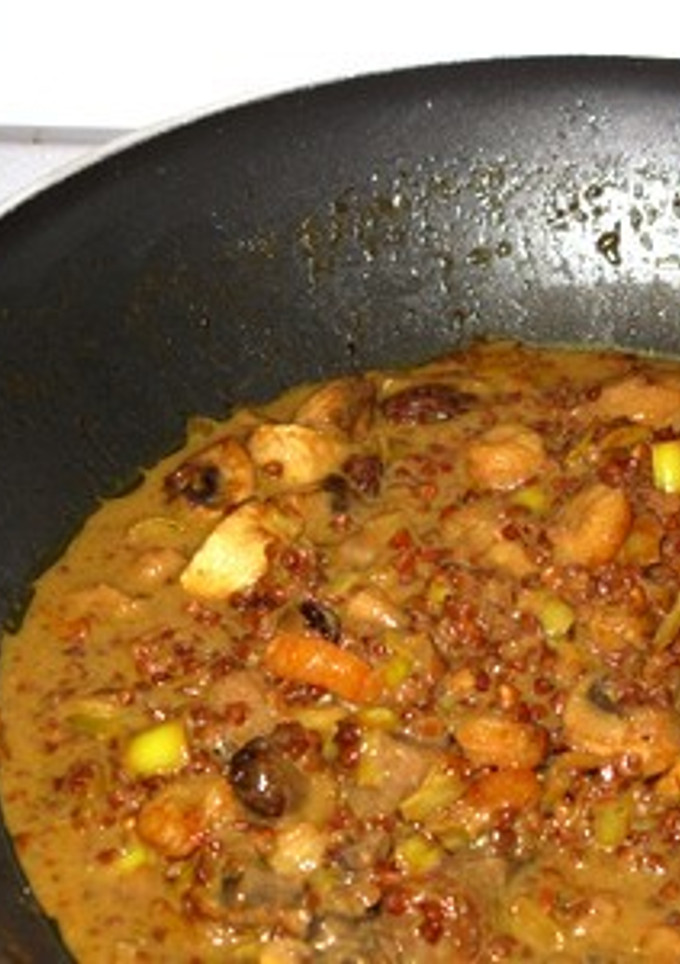 Una foto de Wok de encocada de champiñones y gambas con trigo sarraceno