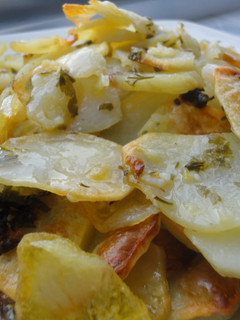 Una foto de Patatas al horno con ajo y perejil