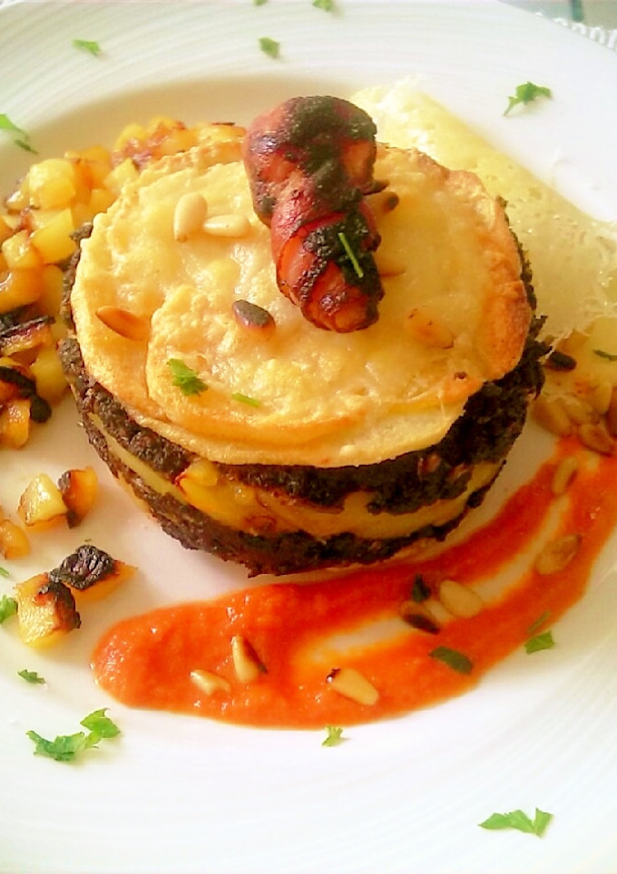 Una foto de Tartar de Morcilla, manzana caramelizada y patatas