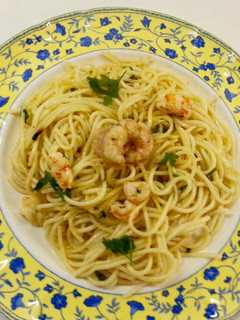 Una foto de Espaguettis con gambón al ajillo