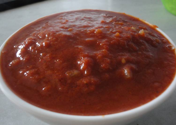 Salsa de tomate con vermut y chocolate
