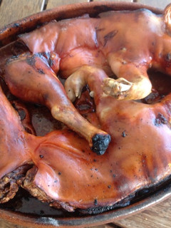 Una foto de Cochinillo asado al horno de leña