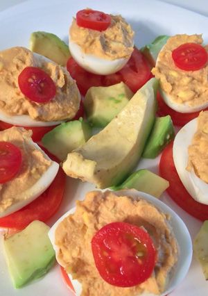 Una foto de Huevos rellenos de Navidad