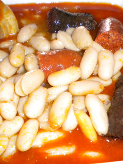 Una foto de Fabada asturiana casera