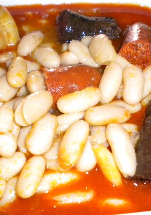 Una foto de Fabada asturiana casera