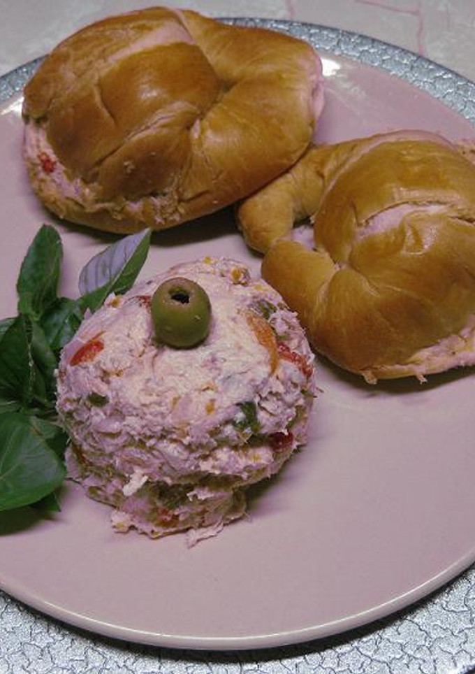Una foto de Ensalada de Pollo, verduras y mayonesa