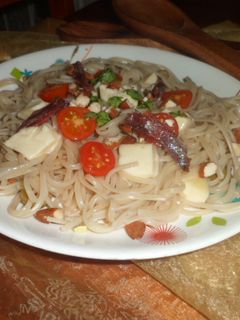 Una foto de Tallarines a la caprese