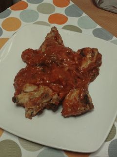 Una foto de Conejo en salsa de tomate con pimientos