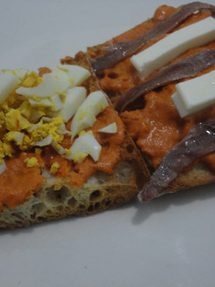 Foto principal de Tostas variadas con crema de escalibada