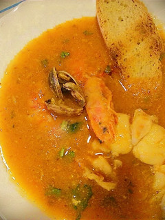 Una foto de Olla de rape y marisco a la marinera