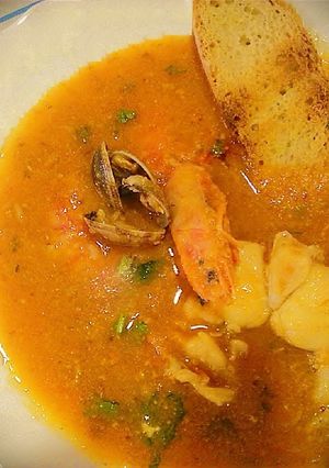 Una foto de Olla de rape y marisco a la marinera