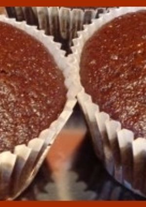 Una foto de Magdalenas de chocolate caseras con pepitas de chocolate