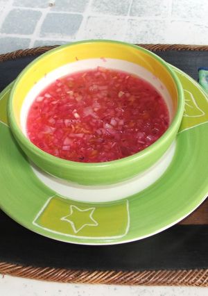 Una foto de Chile habanero con cebolla morada y naranja agria 