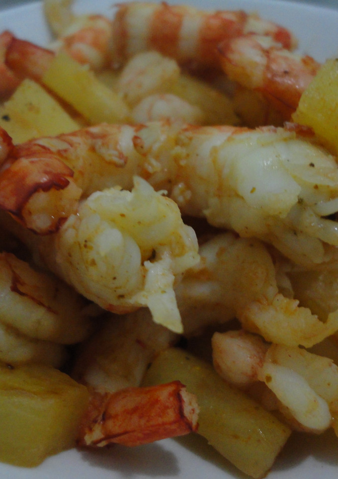 Una foto de Salteado de gambas y piña