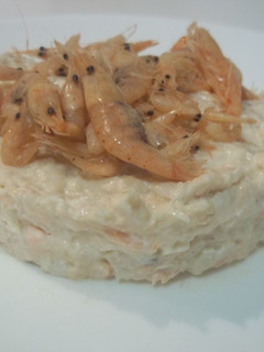 Una foto de Ensaladilla de salmón fresco