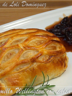 Una foto de Solomillo Wellington con salsa de vinos