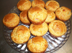 Una foto de Muffins de jamón y queso