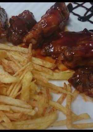 Una foto de alitas de pollo caramelizadas