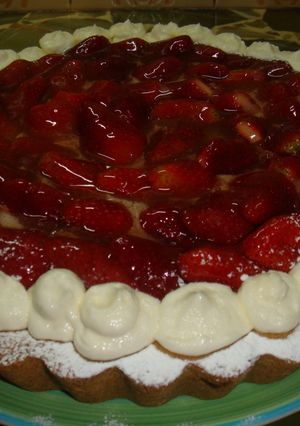 Una foto de Tarta de frutillas cremosa