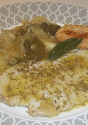 Una foto de Marrajo con salsa de cebolla