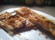 Una foto de strudel de manzana