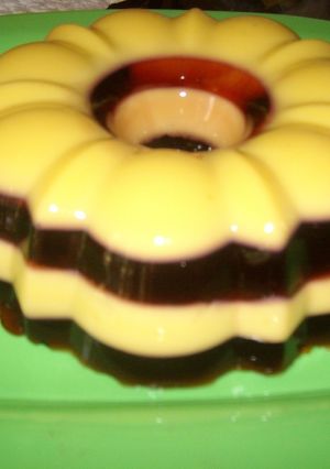 Una foto de Gelatina de leche y jerez