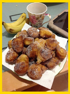 Una foto de Buñuelos de plátano caseros