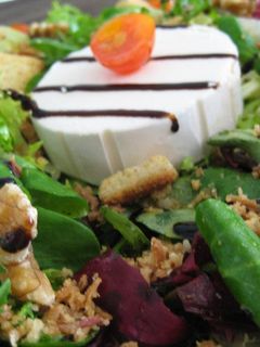 Una foto de Ensalada con queso de cabra