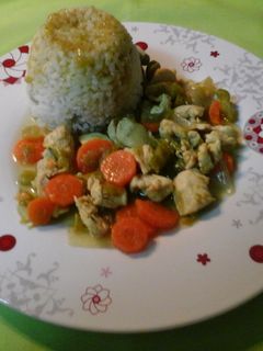 Una foto de Pollo con verduras al curry