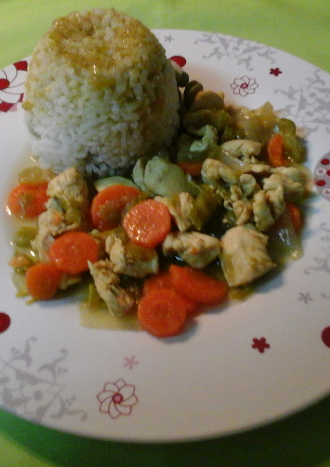 Una foto de Pollo con verduras al curry