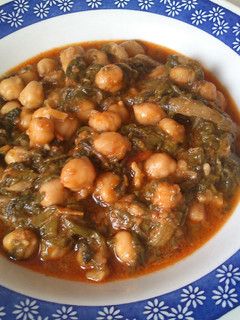 Una foto de Garbanzos con acelga y pimentón dulce