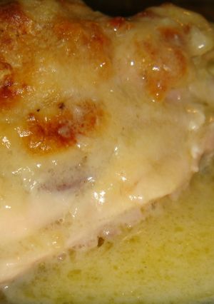 Una foto de Pollo a la crema de cebollas