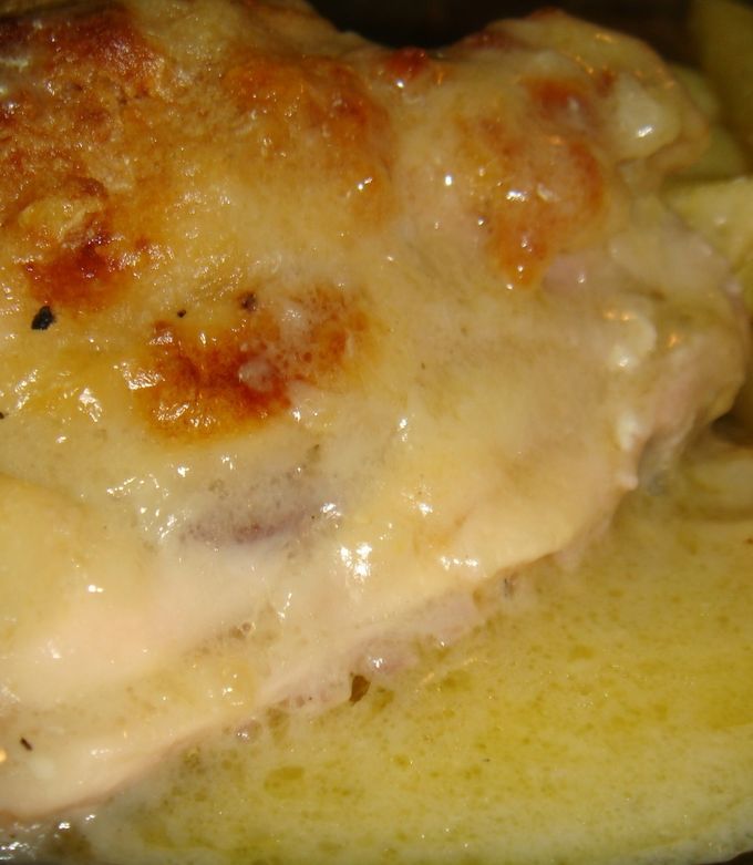 Una foto de Pollo a la crema de cebollas