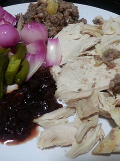 Una foto de Plato frío con sobras de pavo asado