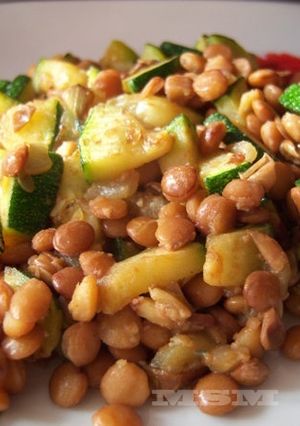 Una foto de Ensalada de lentejas y calabacín