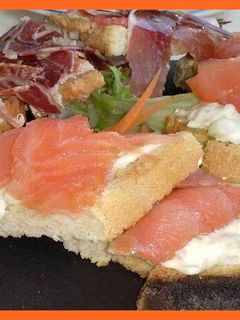 Una foto de Tostas para aperitivo