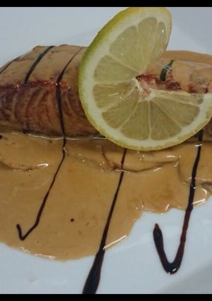 Una foto de Taco de bonito del norte con salsa de cítricos