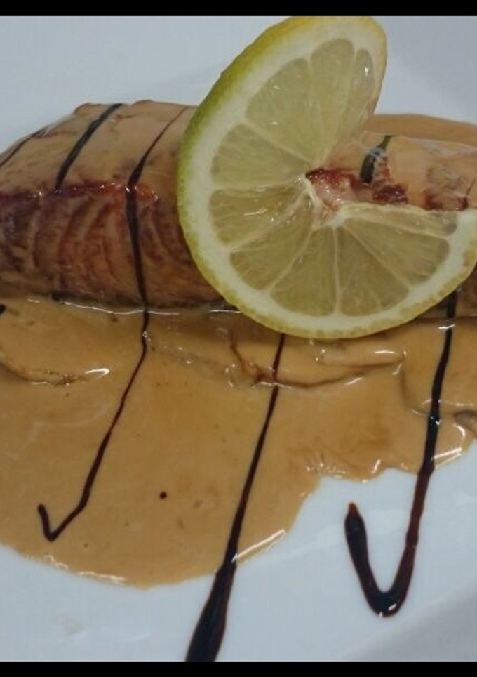 Una foto de Taco de bonito del norte con salsa de cítricos