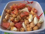 Ensalada de garbanzos, tomate y huevo