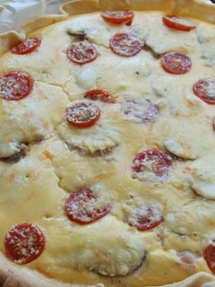 Foto principal de Tarta de champiñones, bacon y tomatitos cherry