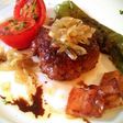 Hamburguesa de ternera con guarnición de verduras