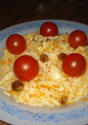 Foto principal de Ensalada de arroz, pasas y pollo