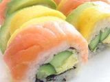 Sushi uramaki arcoiris