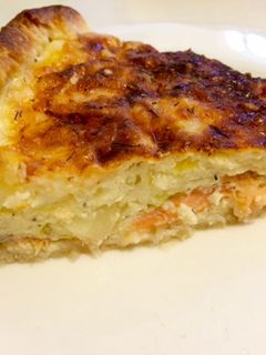 Una foto de Quiche de salmón con puerro y cebolla