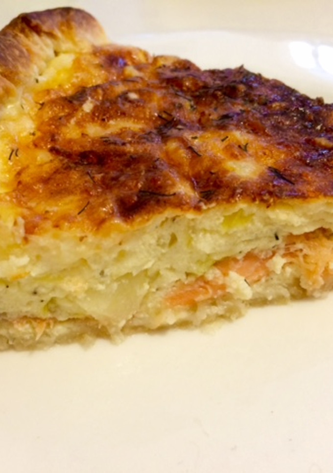 Una foto de Quiche de salmón con puerro y cebolla