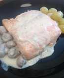 Salmón con uvas y champiñones
