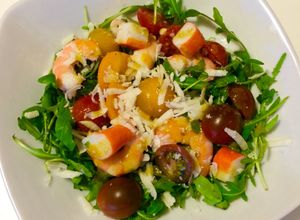 Foto principal de Ensalada fresca de langostinos con vinagreta mostaza miel