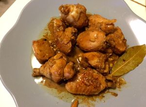 Una foto de Pollo marinado en salsa de soja y lima