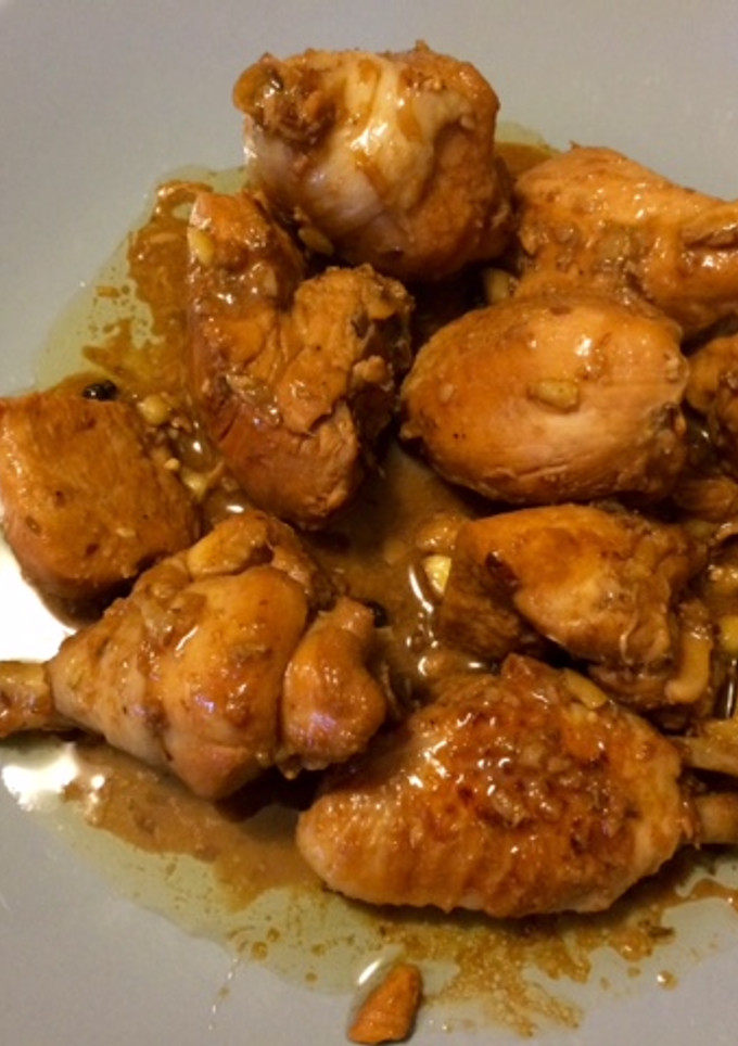 Una foto de Pollo marinado en salsa de soja y lima