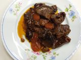 Carne estofada con setas
